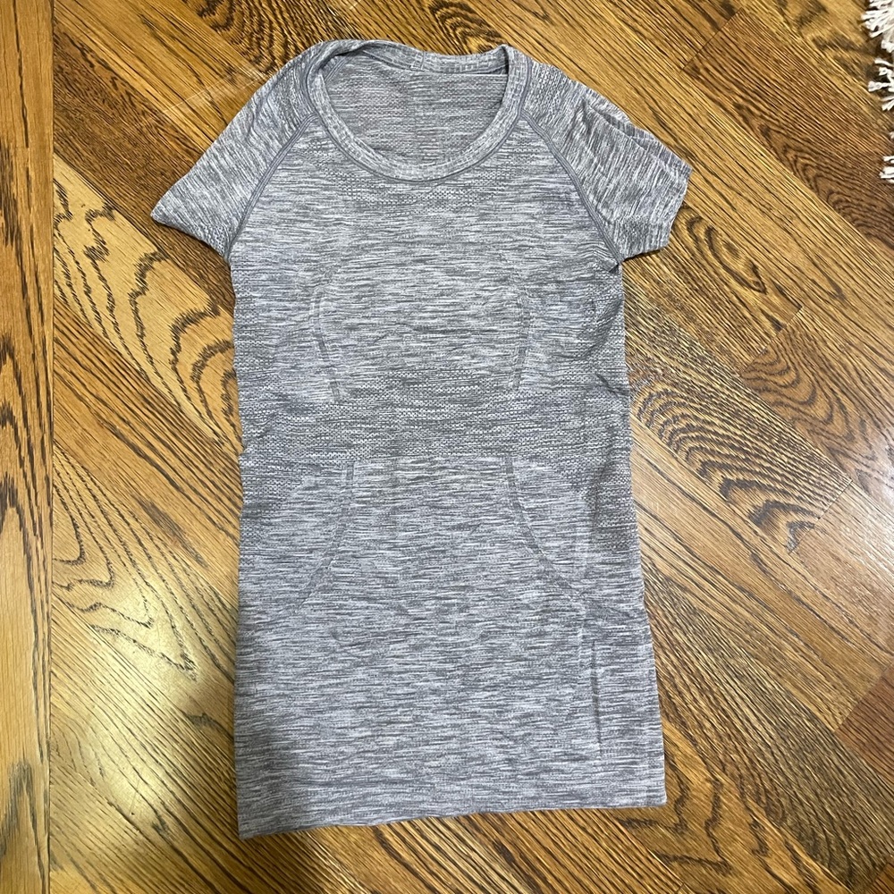 Gray lululemon short sleeve